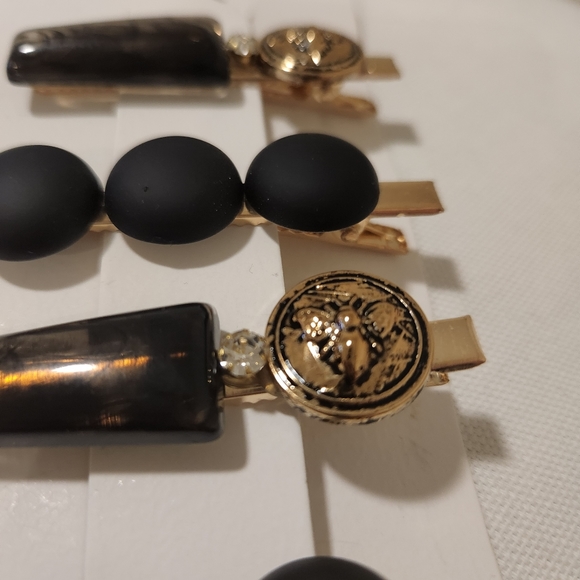 🖤 Gorgeous Hair Clips 🖤 - Picture 2 of 2